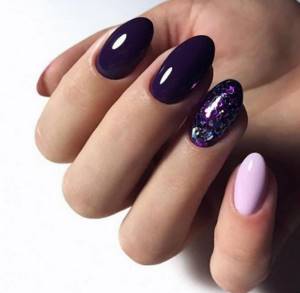 Dark purple manicure with one pink nail and glitter