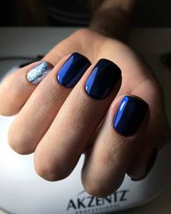 dark blue gel polish