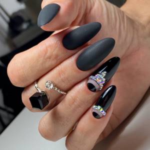 dark matte manicure with design