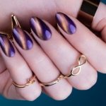 Trendy gel nail polish with cat eye effect