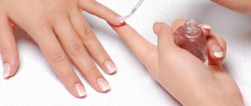 Strengthening nails with gel under gel polish