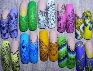 Options for color combinations in lace nail designs
