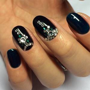 Bright rhinestones on a black manicure