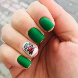 Bright green manicure