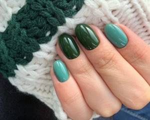 Green manicure for short nails