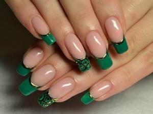 Green manicure with gold for long nails