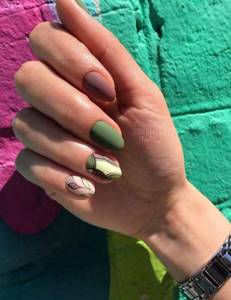 Green yellow manicure
