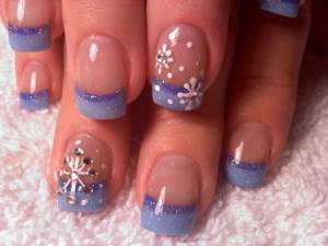 Зимний дизайн ногтей со снежинками